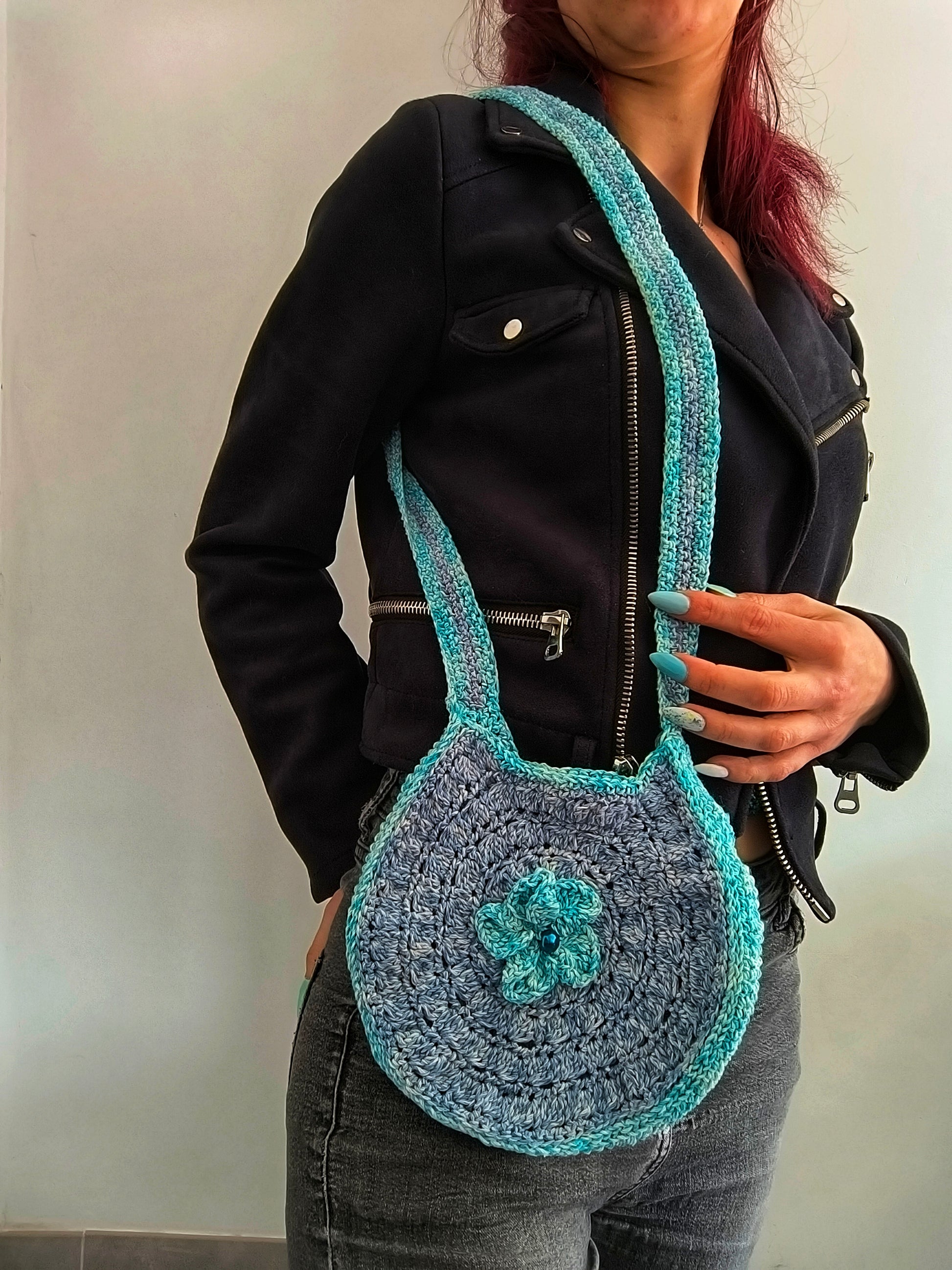 Sac Rond "Océan Bohème" | Crochet Fait Main & Dégradé de Bleus