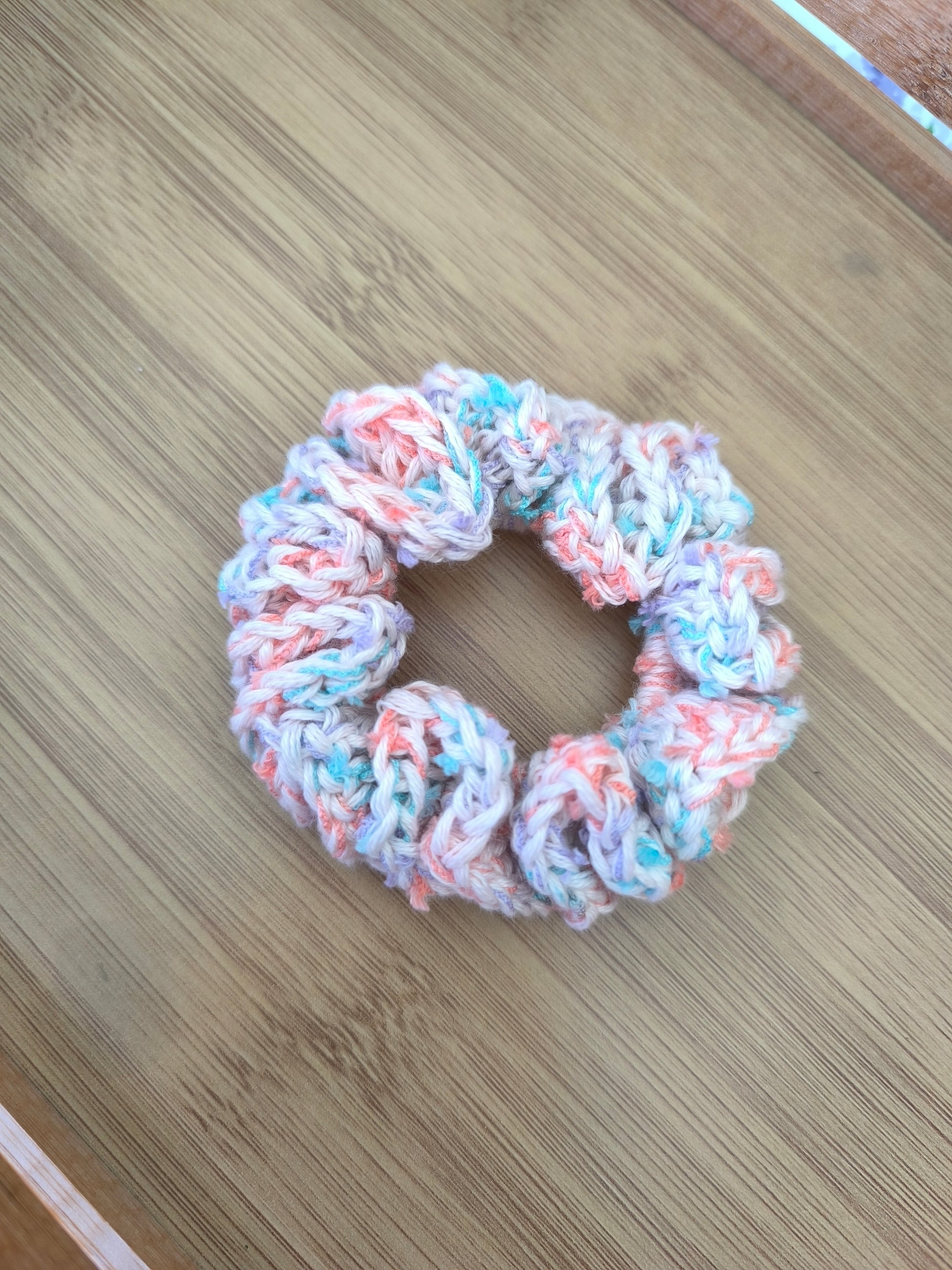 Chouchou au Crochet Fait Main "Palette Créative" | Accessoire Cheveux Unique & Varié