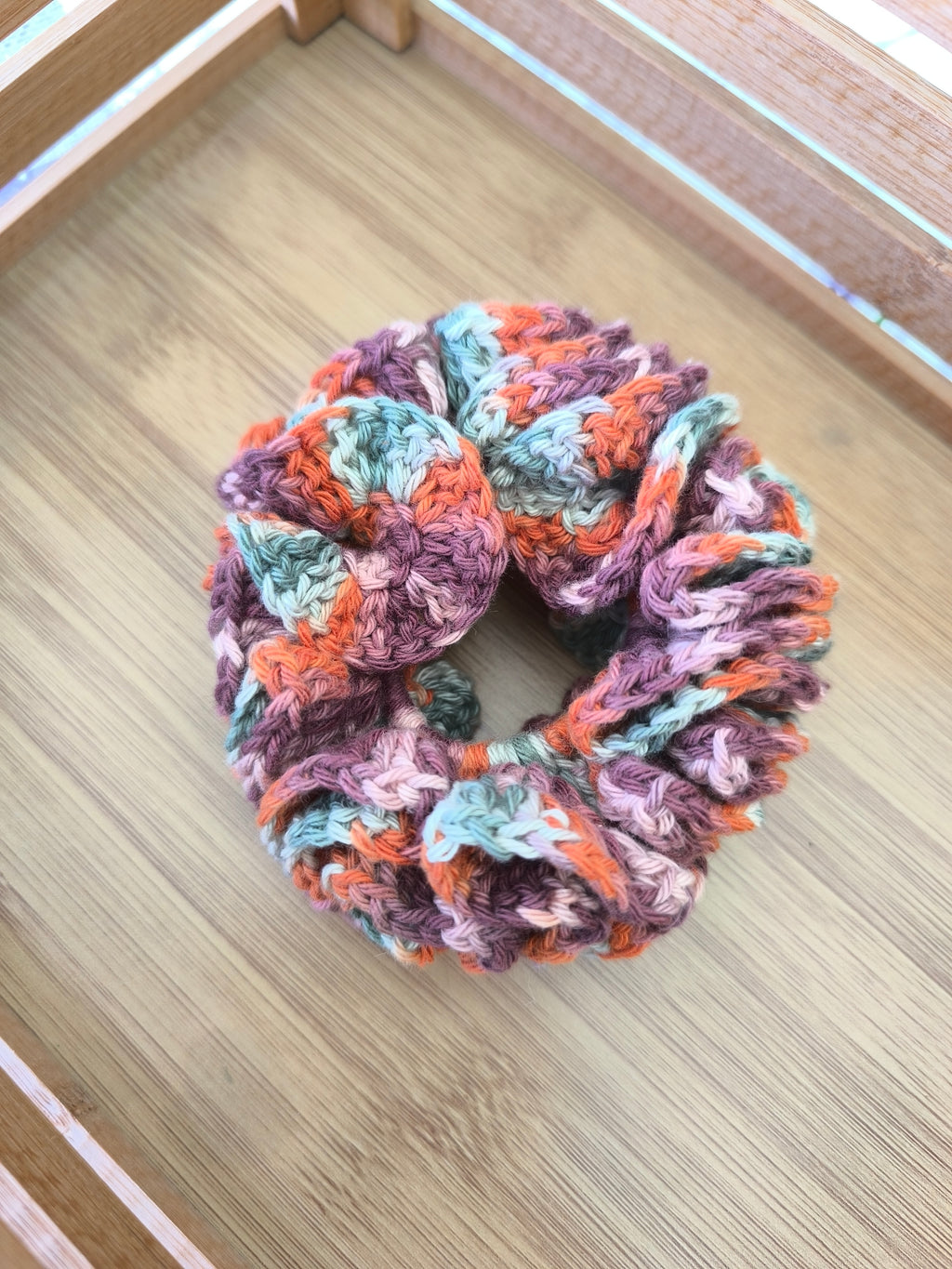 Chouchou au Crochet Fait Main "Palette Créative" | Accessoire Cheveux Unique & Varié