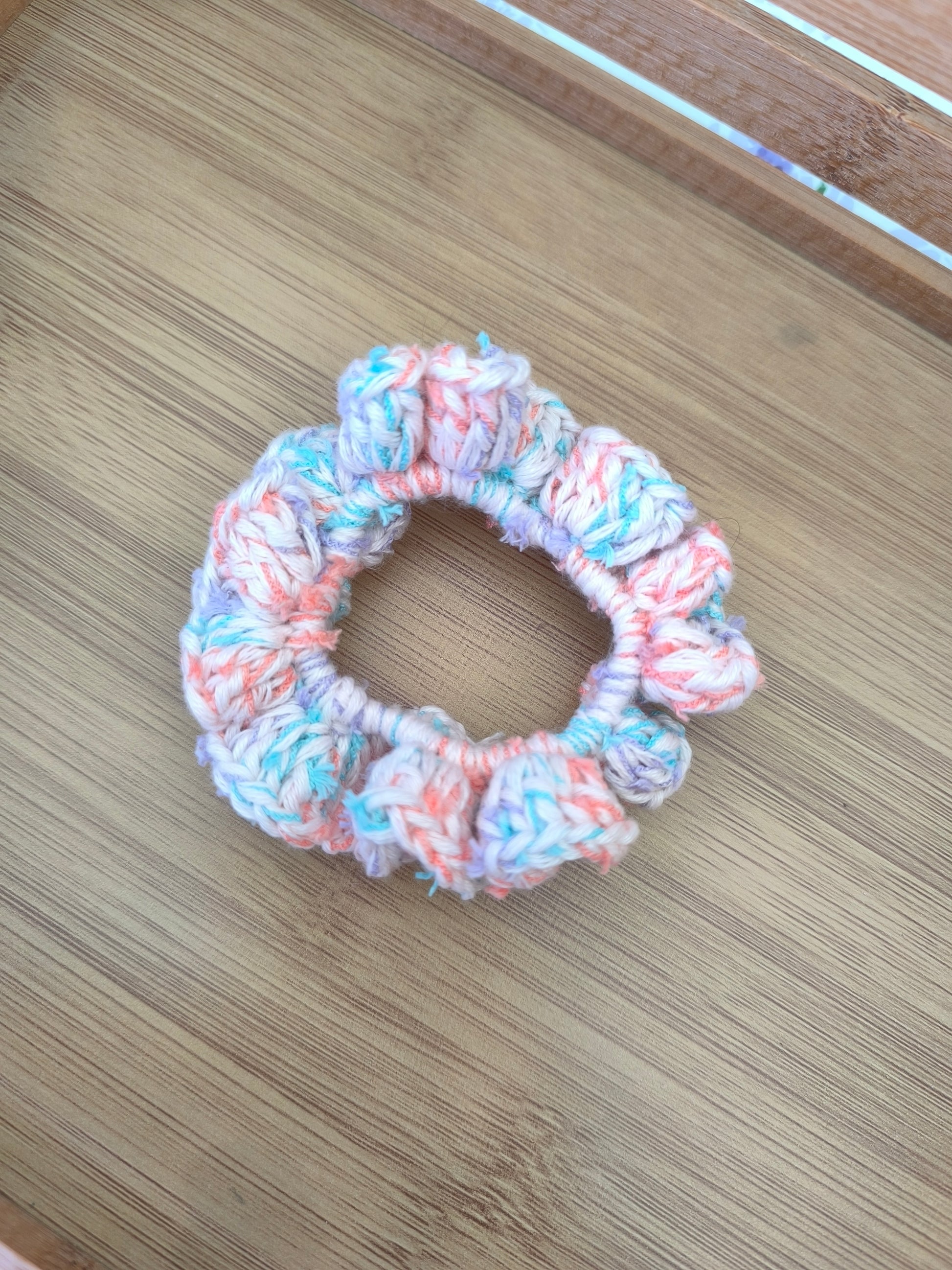 Chouchou au Crochet Fait Main "Palette Créative" | Accessoire Cheveux Unique & Varié