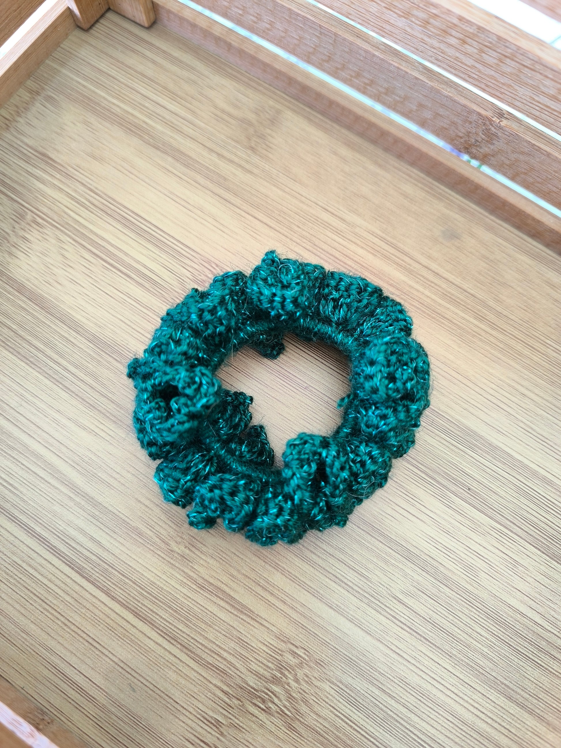 Chouchou au Crochet Fait Main "Palette Créative" | Accessoire Cheveux Unique & Varié