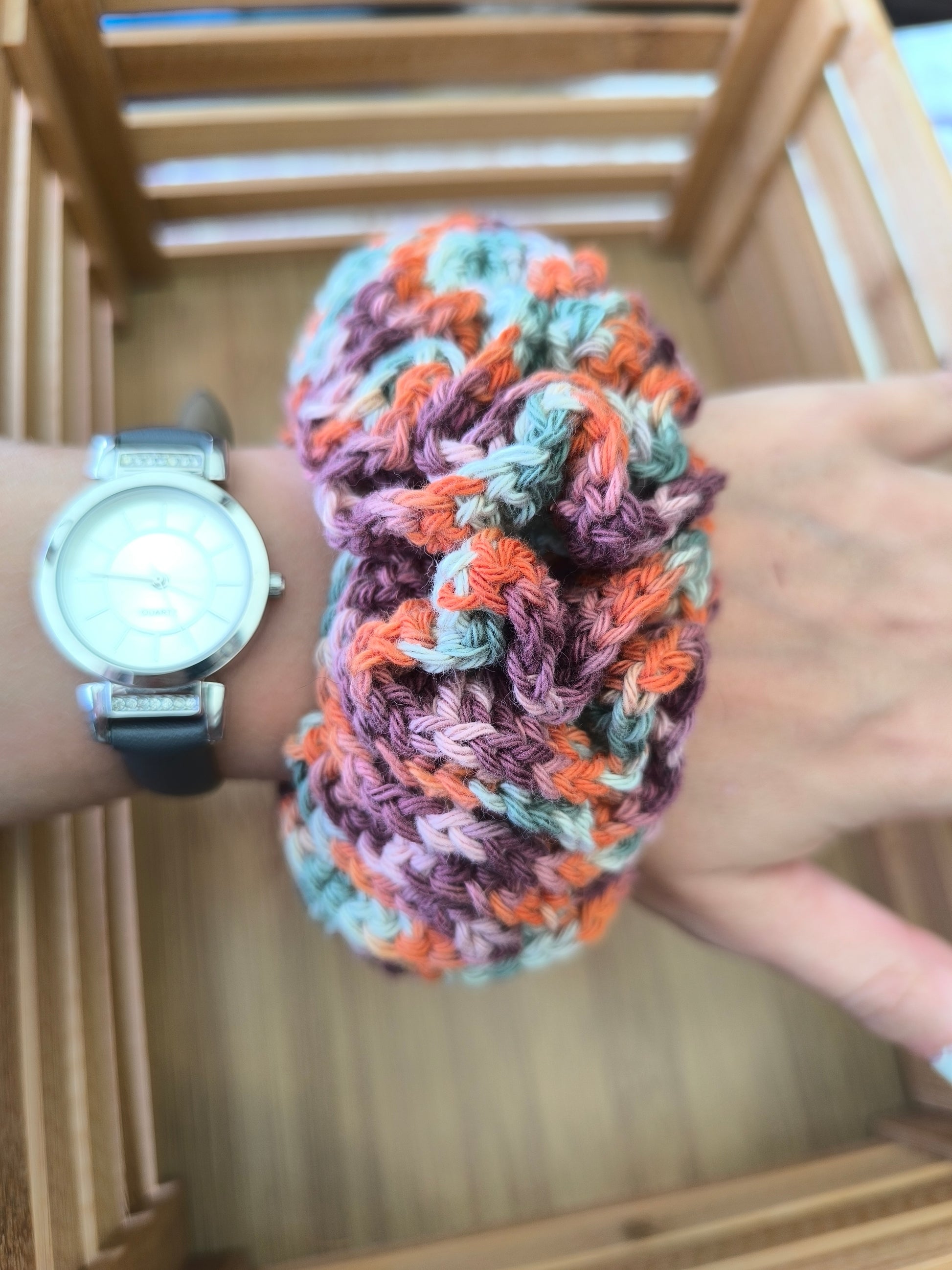 Chouchou au Crochet Fait Main "Palette Créative" | Accessoire Cheveux Unique & Varié