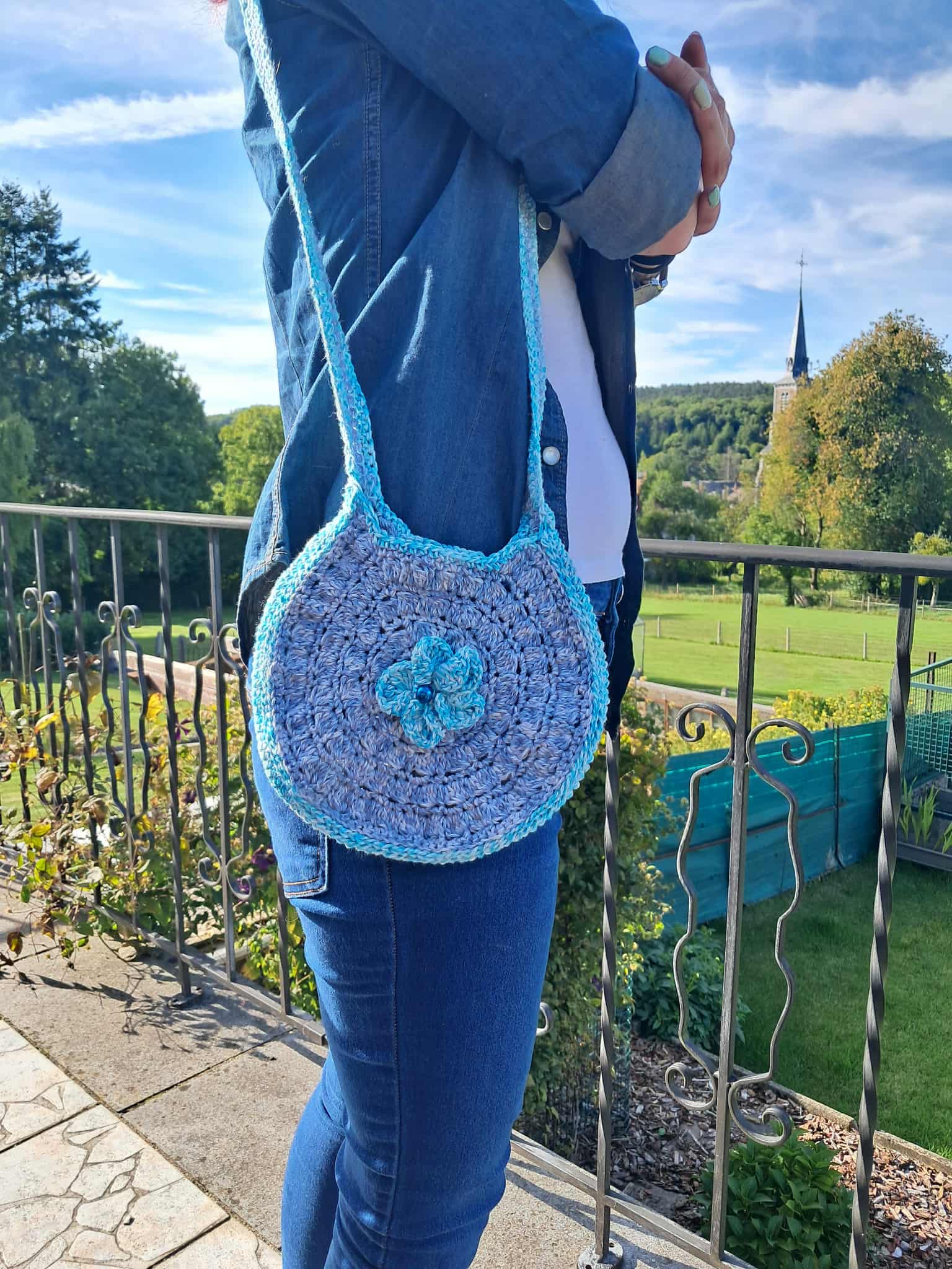 Sac Rond "Océan Bohème" | Crochet Fait Main & Dégradé de Bleus
