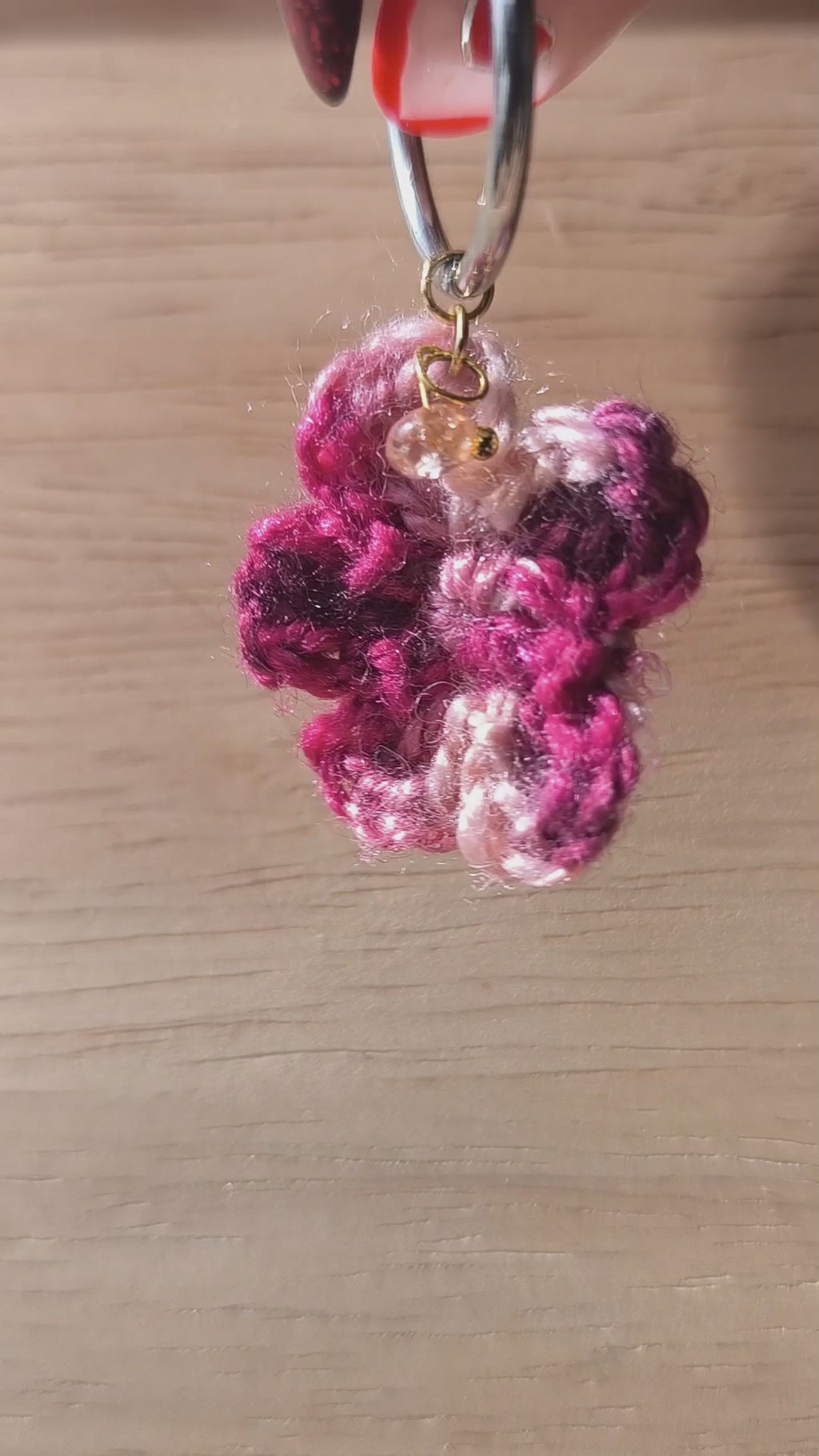 Boucles d’oreilles créoles fleurs rock & girly – Crochet & pierres naturelles