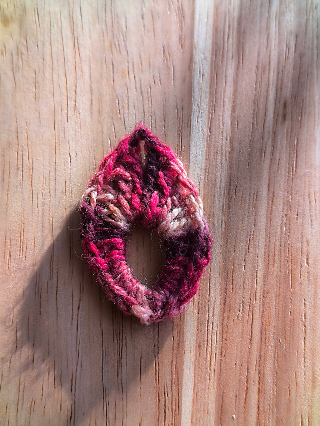 Boucles d’oreilles créoles goutte d’eau rock & girly – Crochet & pierres naturelles