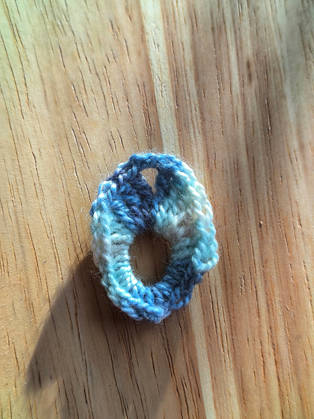 Boucles d’oreilles créoles goutte d’eau rock & girly – Crochet & pierres naturelles